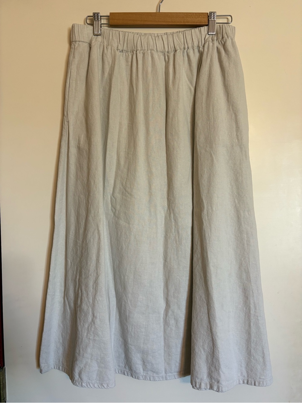 The Vermont Country Store Beige Midi Skirt with Elastic Waist and pockets